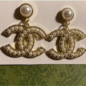 Dangle Pearl Earrings
